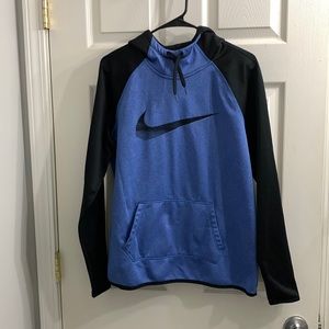 Women’s Large Nike Therma-fit hoodie